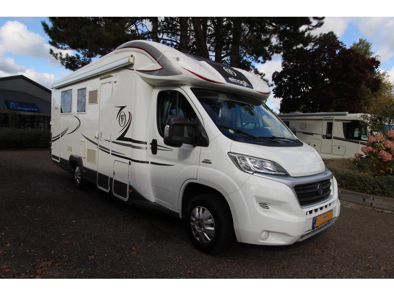 Elnagh T-Loft 581 Queensbed in hoogte verst