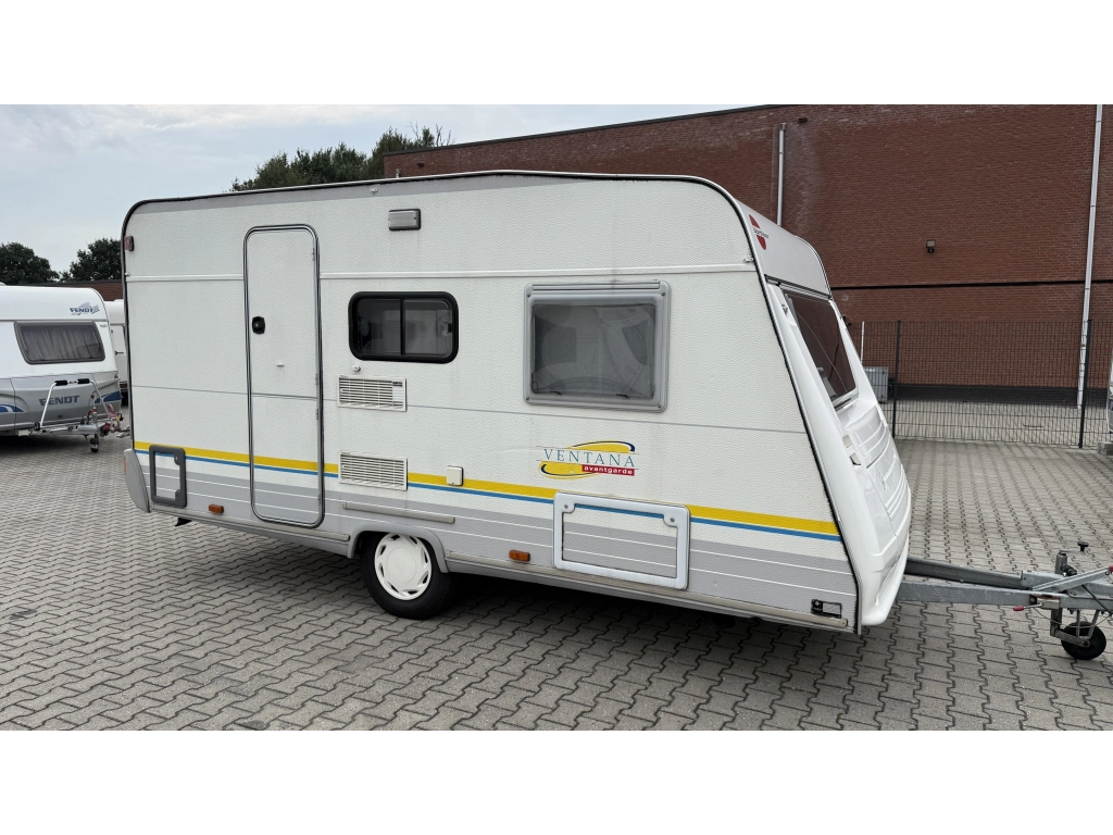 Bürstner Ventana Avantgarde 420 TN treinzit vast bed toilet
