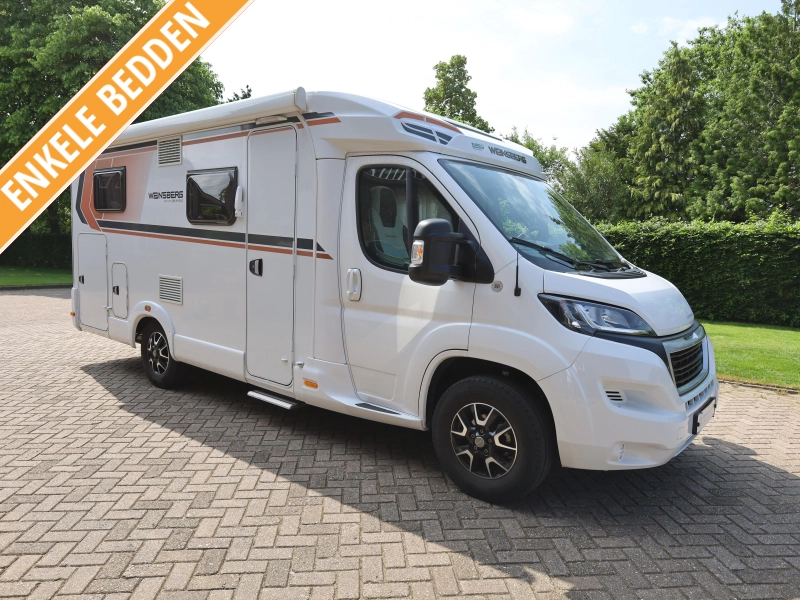 Weinsberg CaraCompact 600 MEG dakairco en trekhaak
