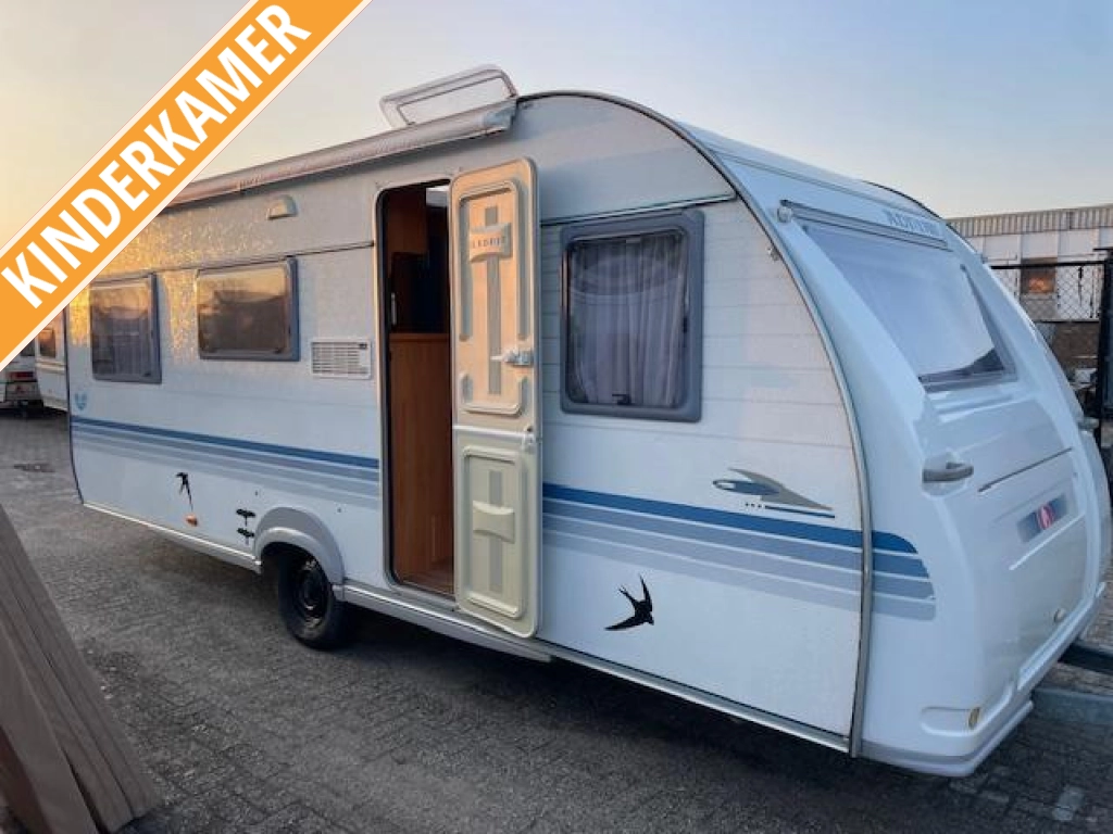 Adria Adora 552 UK 7 persoons met stapelbed