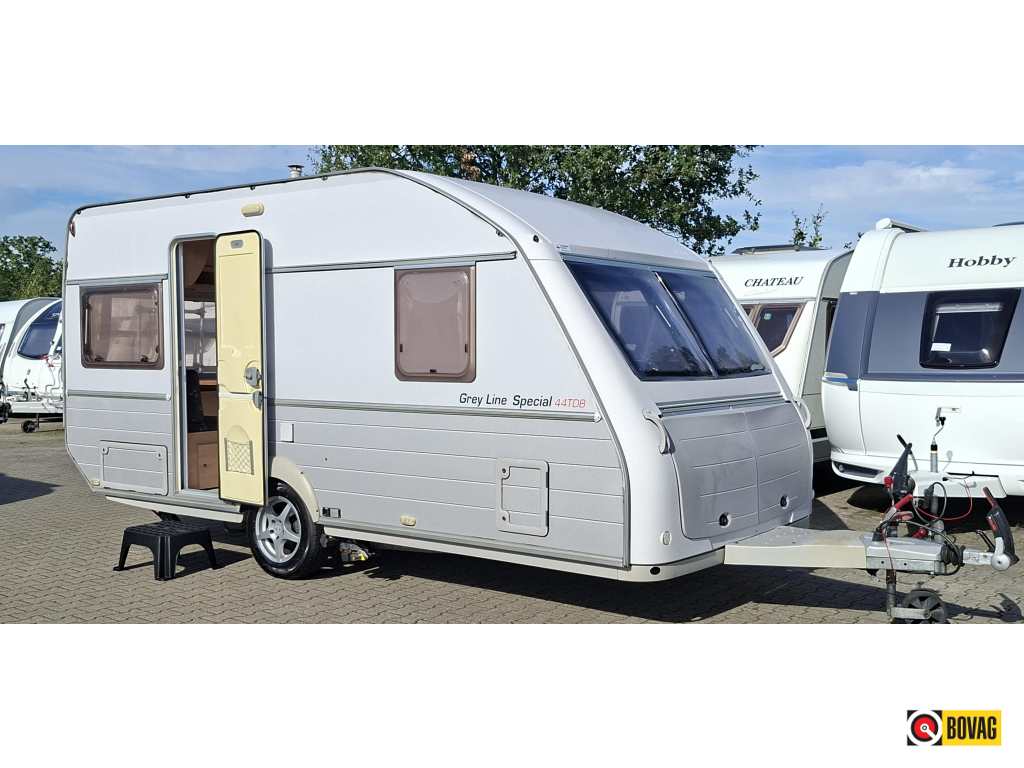 Kip Grey Line Special 44 TDB incl. mover en voortent !