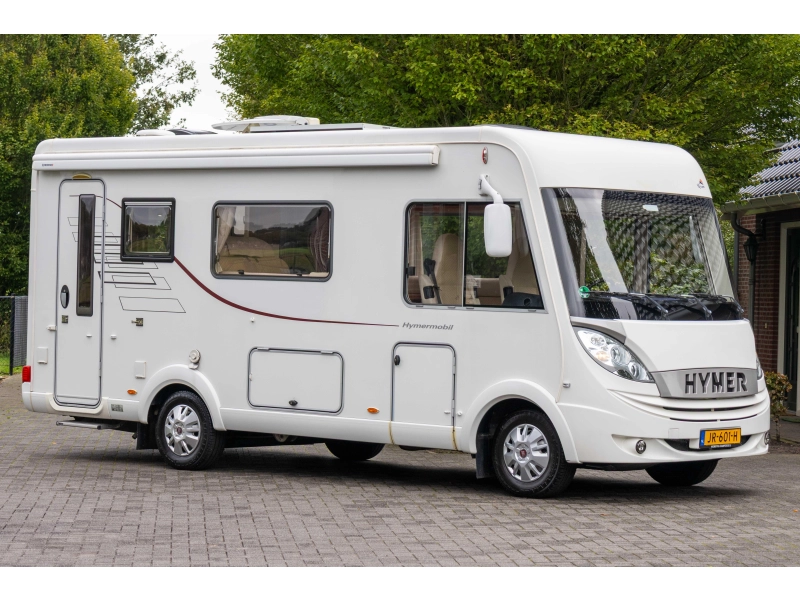 Hymer B544 Off Grid