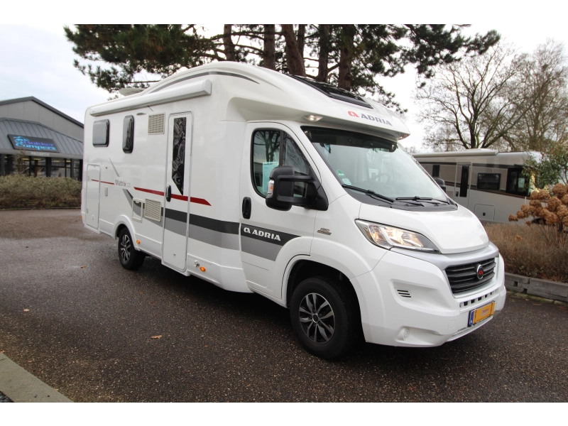 Adria Matrix M 670 SL .2x1 persoons+hefbed.