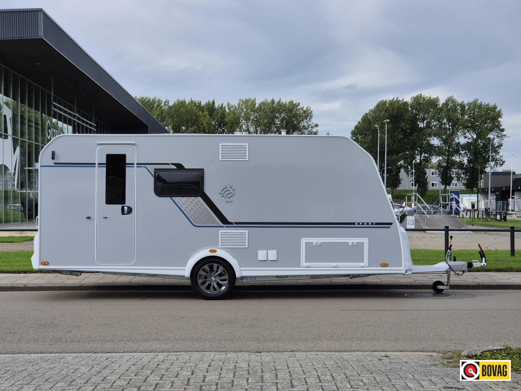 Knaus Sport Platinum 500 QDK Stapelbed en garagedeur