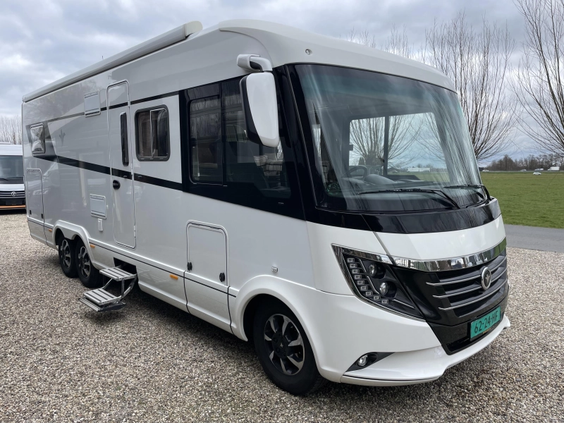 Niesmann+Bischoff Arto 79 R 180-PK Aut. Enkele bedden