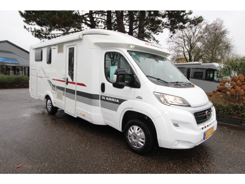 Adria Coral Axess 690 SC Queensbed