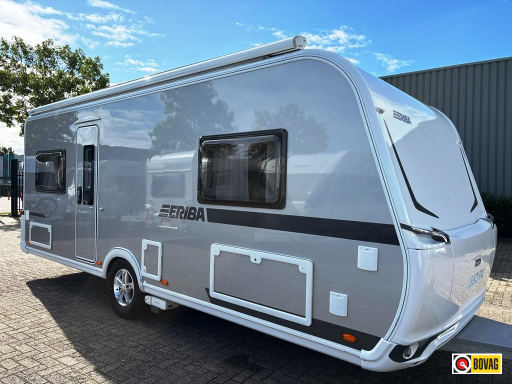 Eriba Nova 535 met mover en luifel