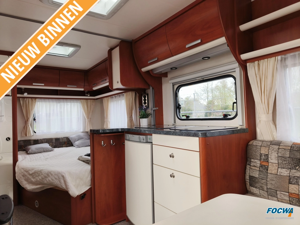 Chateau Calista 450 FHU Mover Lengtebed Zit Tent