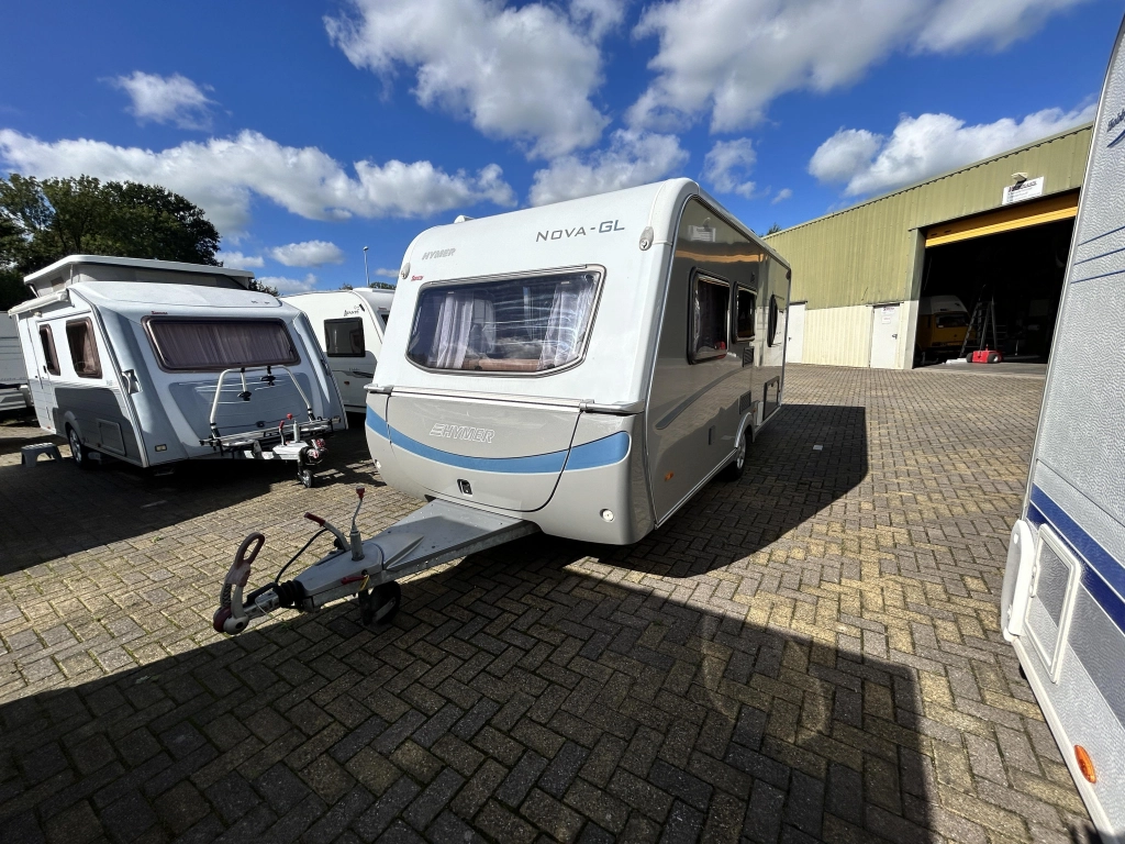 Eriba Nova GL 465 Mover, Luifel, Vast bed
