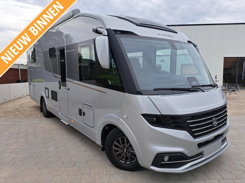 Adria Supersonic 780 SL met Luxe Cabinestoelen