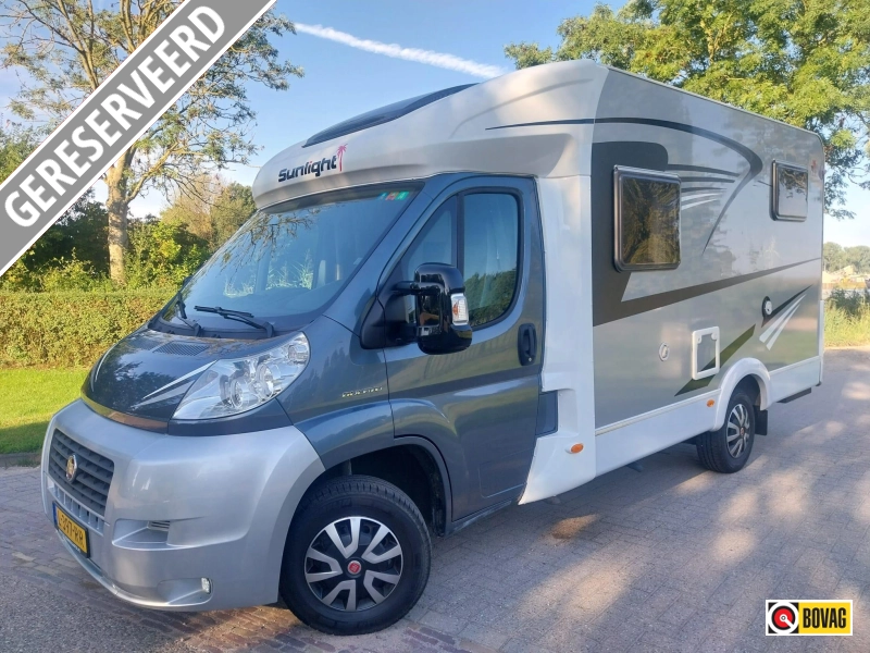 Sunlight T 57 met zonnepaneel en tv !!!