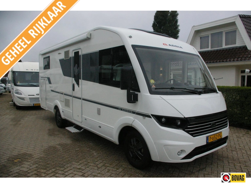 Adria Sonic Axess 700 SC Queensbed, Hefbed, Garage