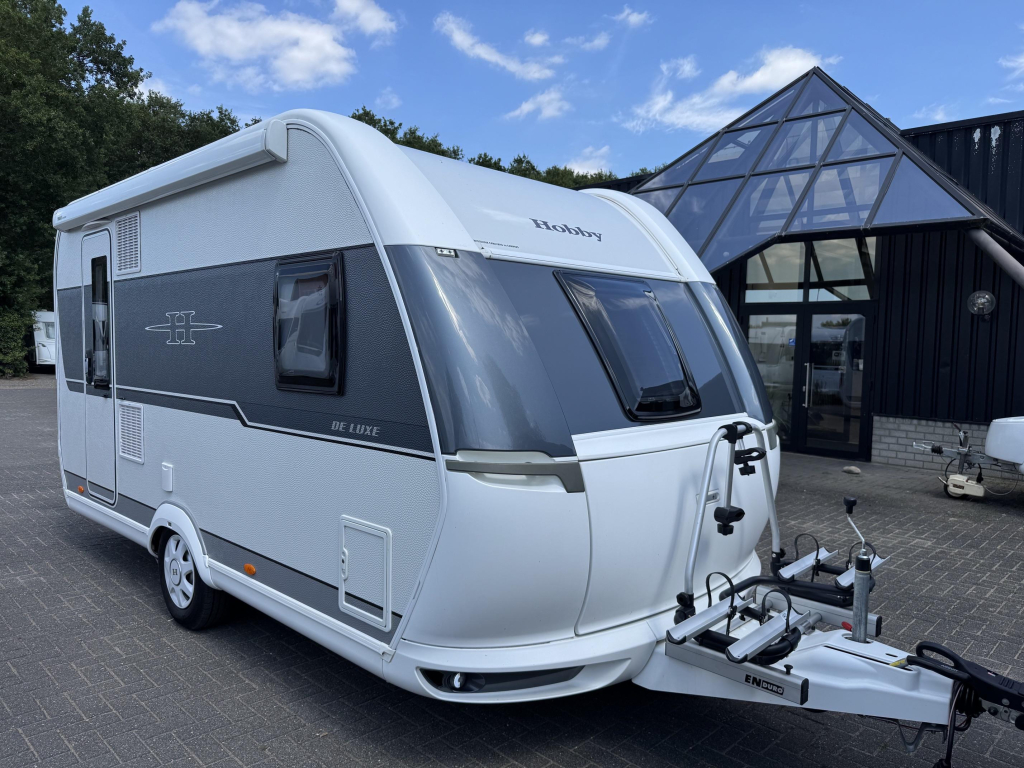 Hobby De Luxe 400 SFE 2018 | Mover | Luifel