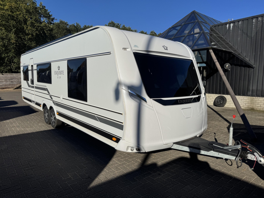 LMC Exquisite 695 VIP 2023 | Airco | Queensbed