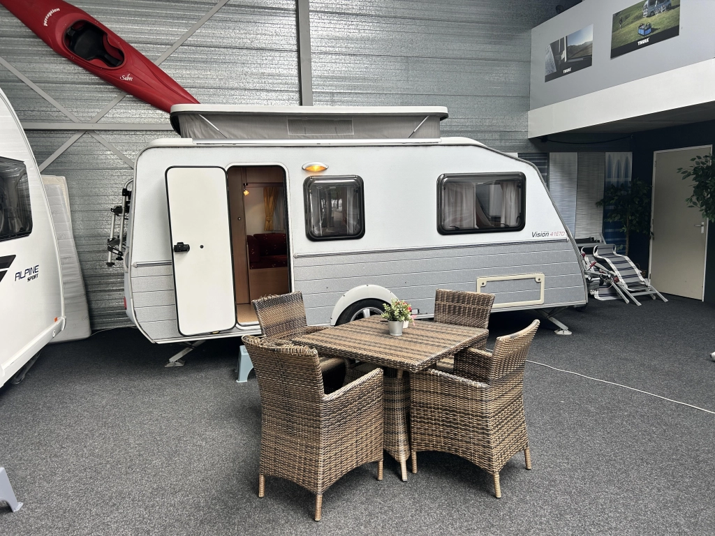 Kip Vision Special 41 ETD Mover, voortent Vast bed