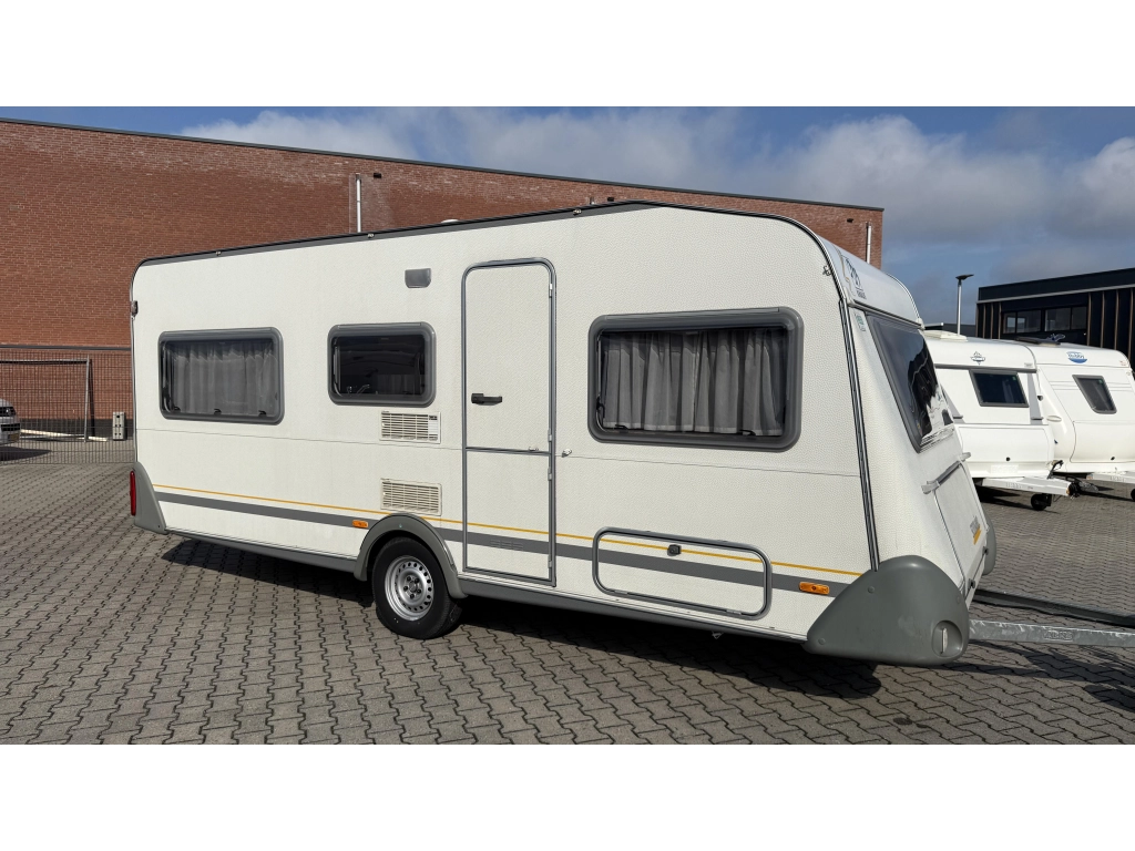 Knaus Sudwind 495 TK kinderkamer rondzit