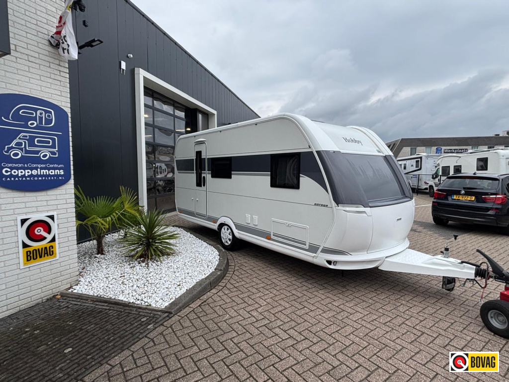 Hobby On Tour 470 KMF met voortent en stapelbed