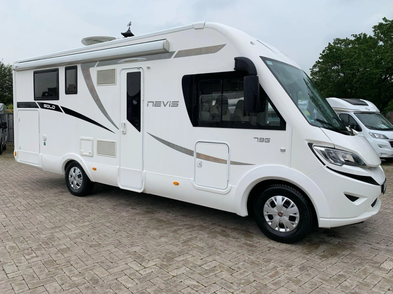 McLouis Nevis 79 G Queensbed Hefbed