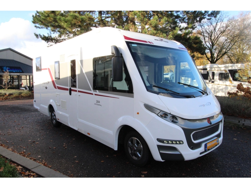 Roller Team Kronos 284 *2x1 persoons+hefbed*