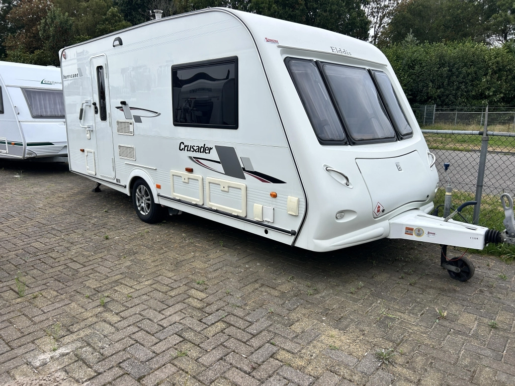Elddis Crusader Hurricane 470 enkele bedden badkamer